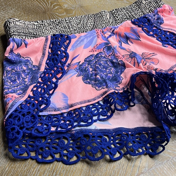 MAAJI Beach Cover-Up Short M - Picture 5 of 9